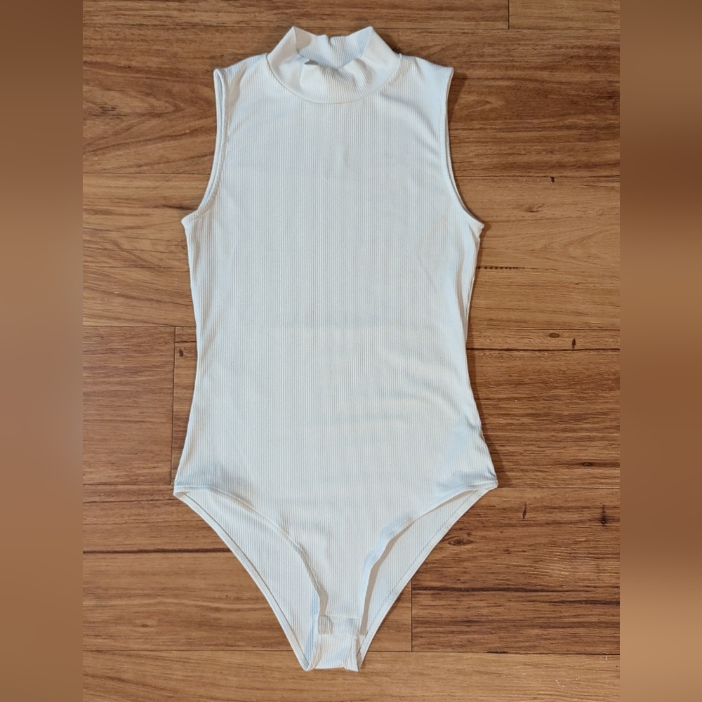 H&M white mock neck ribbed body suit